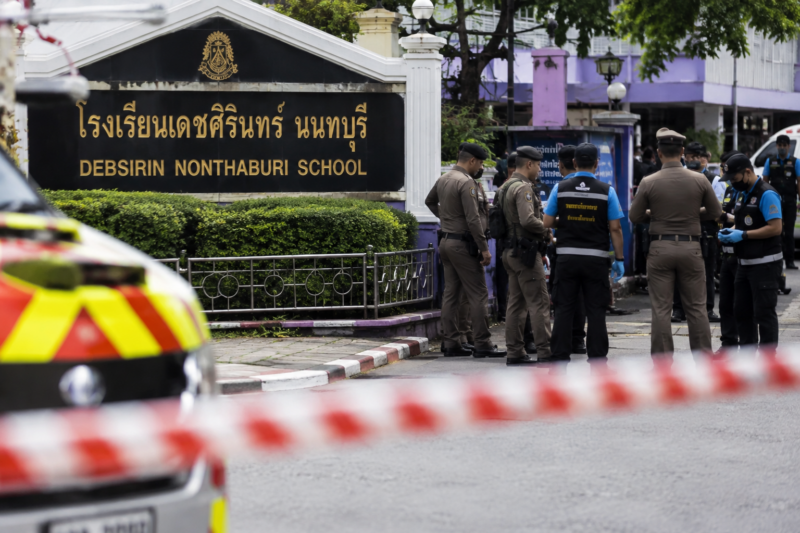 Thailandia, strage in una scuola vicino Bangkok: studente uccide 8 persone, morti tre docenti e tre alunni